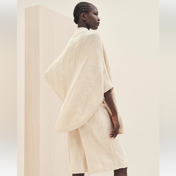 Hermes white wool H cape poncho sweater size s - Picture 3 of 9